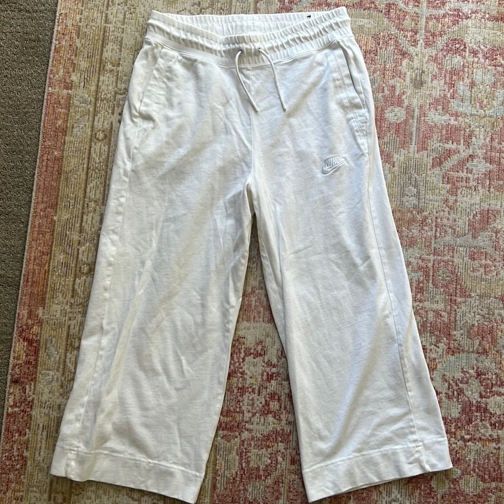 Nike White Cropped Sweatpants - Picture 2 of 8